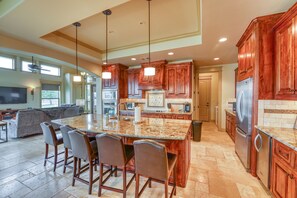 Réfrigérateur, micro-ondes, four, lave-vaisselle