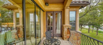 Riverpark: Scenic Lakeside Escape for Everyone!