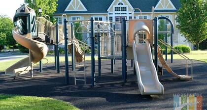 Cozy Copeland Studio + Pool + Patio + Parking