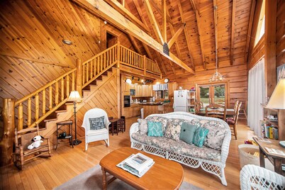 Lakefront Cabin with Guest Cabin and Rec Room. Sleeps 14