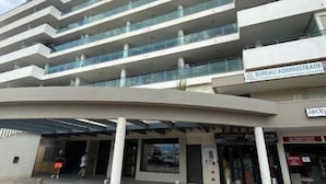 A multi-story building with a modern architectural design, featuring a prominent entrance with a curved overhang and a sign reading "Bureau Administratif". - Charming T2 for 4 people terrace sea view, elevator - 4CASI402 (CANET PLAGE)