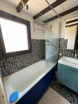 Hair dryer - Charming little house with lovely outdoor air conditionning parking (CANET PLAGE)