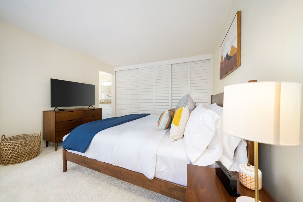 Santa Rosa Cove 13 3 BD / 3.5 BA, 2053 sf Highly Sought After