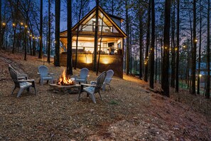 Property grounds - Meant To Bee - Hot Tub, Ping Pong , Shuffle Board, Paved Rd, Spacious Deck! (Broken Bow)