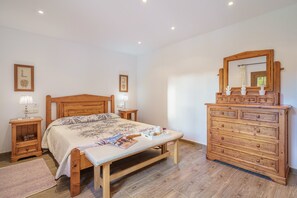 3 bedrooms, iron/ironing board, free WiFi, bed sheets - Villa "Sa Caseta Rustic Villa" with Pool, Terraces & Wi-Fi (Tourist Tax Included) (Cala D'or)