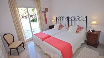 2 bedrooms, iron/ironing board, free WiFi, bed sheets