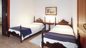 1 slaapkamer, een strijkplank/strijkijzer, gratis wifi, beddengoed