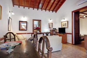 TV, stereo - Holiday Home "Casa De La Eterna Primavera" with Mountain View, Terrace & Wi-Fi (San Bartolome de Tirajana)