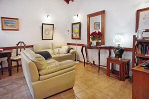 TV, stereo - Holiday Home "Casa De La Eterna Primavera" with Mountain View, Terrace & Wi-Fi (San Bartolome de Tirajana)