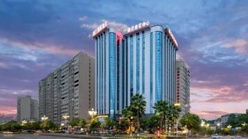 المنشأة من الخارج