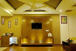 Living area - HOTEL MADHUBAN (Haridwar)