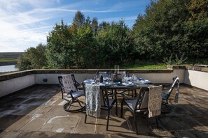 Outdoor dining - ROUNDHILL COACH HOUSE -  set in a stunning location in the Yorkshire Dales (Healey)