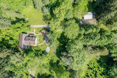 Cozy Getaway in Colborne with great Hiking trails in 95 Acres of land