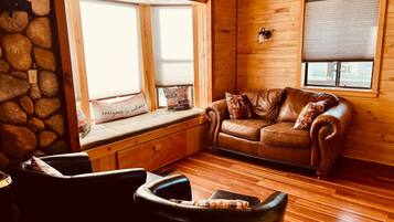 Smart TV, fireplace, stereo