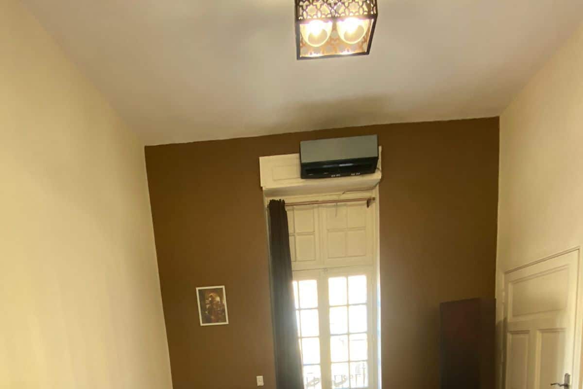 Habitación individual, baño compartido | Tabla de planchar con plancha y wifi gratis