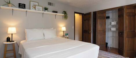 3 bedrooms, iron/ironing board, WiFi, bed sheets