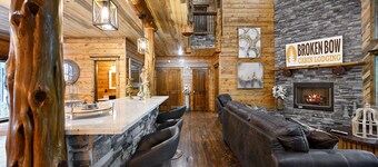 The Windsor- 7 Bed luxury cabin w/ POOL!