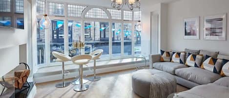 TV, peis og kontorer