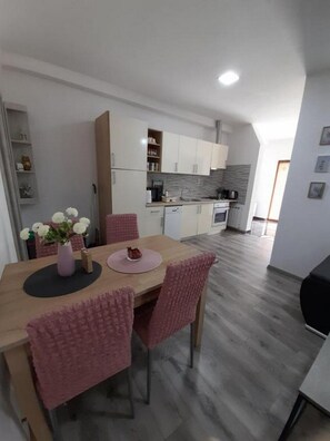 Apartment (Two Bedroom Apartment with Terrace) | Dining room - Apartment Dujmović 1 (Otocac)