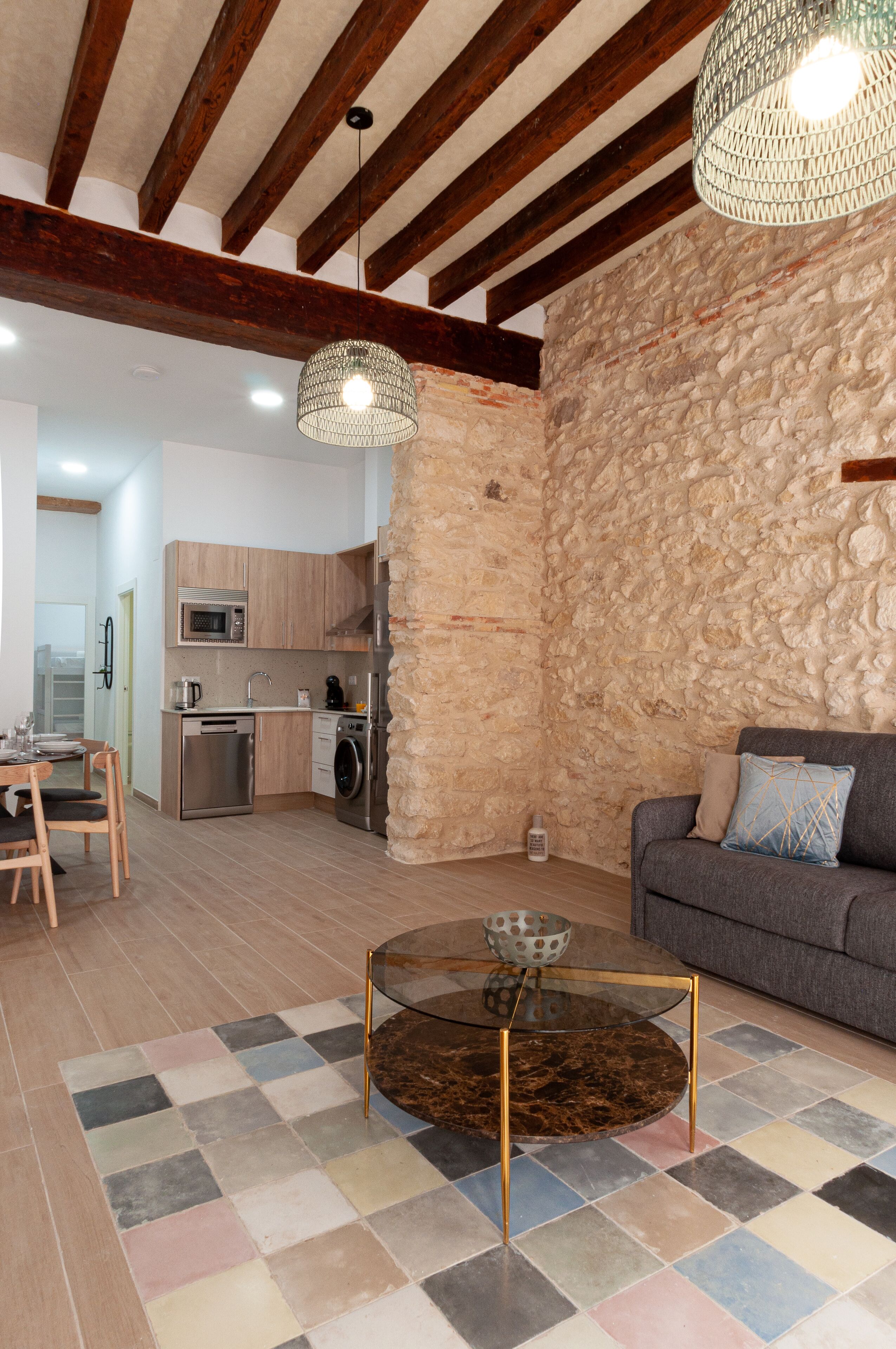 Superior appartement | Woonruimte | Een 40-inch smart-tv met digitale zenders en televisie