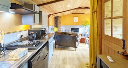 The Quail Cabin - sleeps 2 guests in 1 bedroom