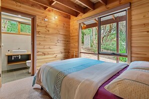 4 bedrooms, iron/ironing board, free WiFi