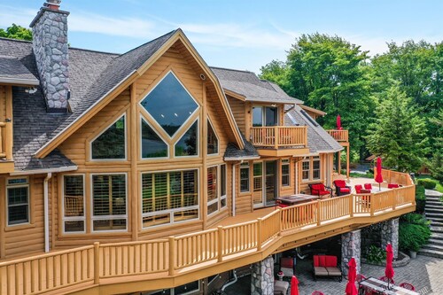 Lakefront, golf course - "The San Angelo Lodge"