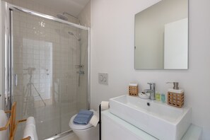 Hårføner, håndklær, såpe og sjampo