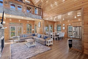 Cabin, 5 Bedrooms | Interior