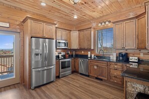 Cabana, 5 quartos | Cozinha privada | Geladeira, fogão, cafeteira/chaleira, torradeira