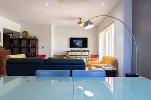 Condo, 2 Bedrooms | Living room