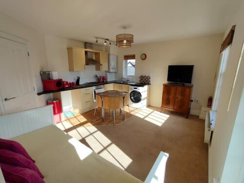 Central Taunton 2-bedroom apartment, great views!