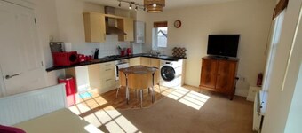 Central Taunton 2-bedroom apartment, great views!