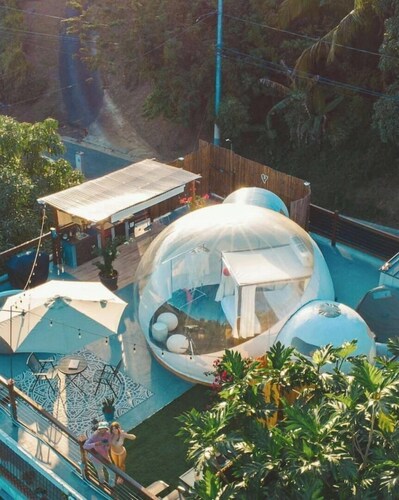 Bubble room with a view, Jacuzzi spa, kitchen.