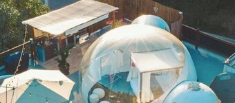 Bubble room with a view, Jacuzzi spa, kitchen.