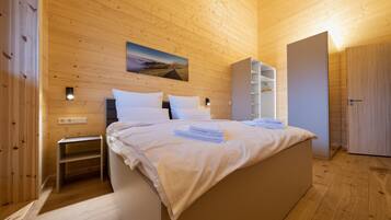 2 Schlafzimmer, Zimmersafe, Schreibtisch, Bügeleisen/Bügelbrett