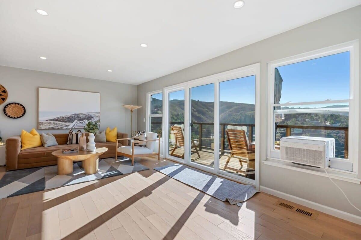 Televisión y oficina 