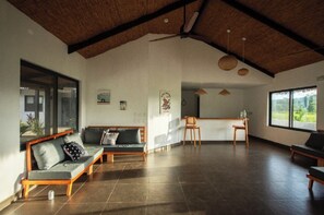 Reception - Yuli Hotel (Bahía Ballena)