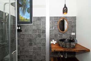 Designer toiletries, hair dryer, towels, soap - Yuli Hotel (Bahía Ballena)
