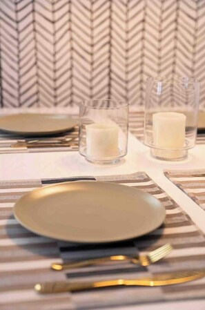 تجهيزات دش، مجففات شعر، مناشف، صابون