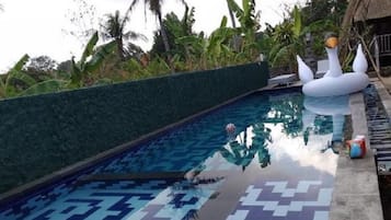 Kolam renang outdoor