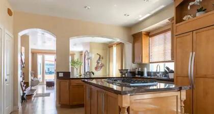 Life’s a beach…house with gorgeous ocean&pier views. A few steps to the waves.,.