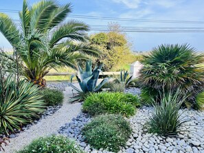 Property grounds - Confortable seaview mansion with elevator hamam + hot tube + closed garden (Goulven)