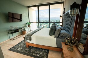 4 Schlafzimmer, Zimmersafe, Schreibtisch, Bügeleisen/Bügelbrett