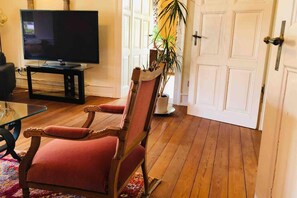 Apartment, Multiple Beds | Living area | Fireplace - Inviting 3-bed Villa Apartment in Bad Kreuznach (Bad Kreuznach)