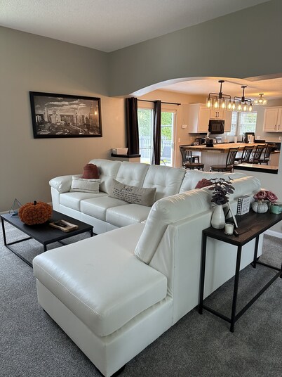 Stellar 4 bedroom home, newly renovated in Ankeny