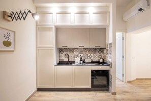 Réfrigérateur, four, plaque de cuisson, lave-vaisselle