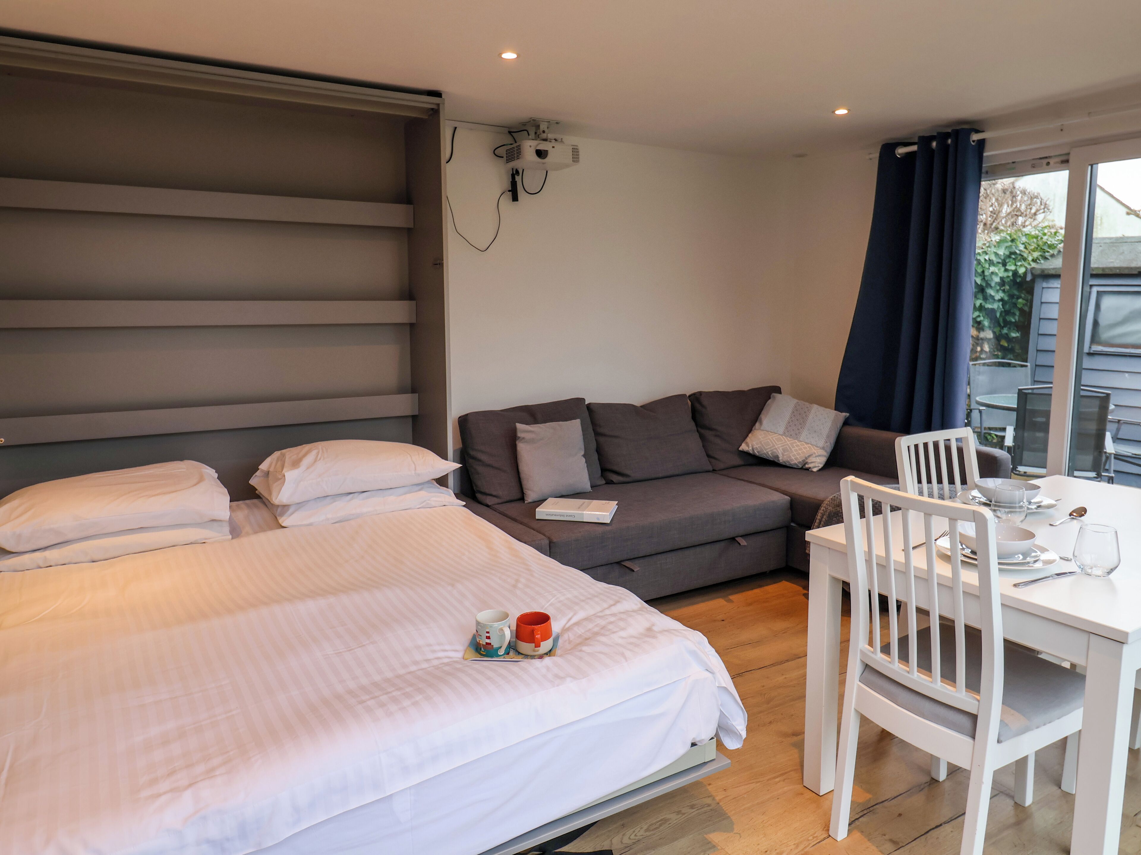 5 bedrooms, individually decorated, individually furnished, free WiFi