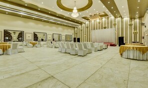 Banquet hall - Treebo Winsome Resort With Swimming Pool (Ranchi)