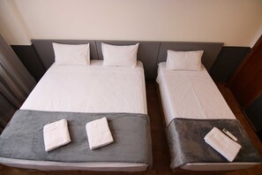 Quarto superior | Escrivaninha, espaço de trabalho para notebook, Wi-Fi de cortesia
